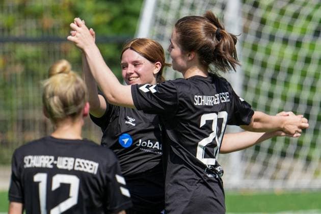 Frauenfussball in Essen ** NUR FÜR REDAKTIONELLE ZWECKE ** EDITORIAL USE ONLY **<p>Kimberly Oertgen und Selina Grimm vom ETB Schwarz-Weiß Essen nach einem Tor gegen die SV Fortuna Bottrop Frauen. Das Testspiel, ETB Schwarz-Weiß Essen gegen die SV Fortuna Bottrop Frauen, am 02.08. 2026 im Stadion Uhlenkrug, Am Uhlenkrug 40 endete 5:2. Michael Gohl FUNKE Foto Services< p> Deutschland Nordrhein-Westfalen Essen Copyright: MichaelxGohl *** Women s Soccer in Essen ** FOR EDITORIAL USE ONLY ** EDITORIAL USE ONLY ** p Kimberly Oertgen and Selina Grimm of ETB Schwarz Weiß Essen after scoring a goal against SV Fortuna Bottrop Women. The friendly match between ETB Schwarz Weiß Essen and SV Fortuna Bottrop Women took place on August 2, 2026, at Uhlenkrug Stadium, Am Uhlenkrug 40, ended 5–2. Michael Gohl, FUNKE Photo Services. p Sports, Germany, North Rhine-Westphalia, Essen. Copyright MichaelxGohl Copyright: MichaelxGohl doc86zgnjuvfrmqvvkui3w ,EDITORIAL USE ONLY
