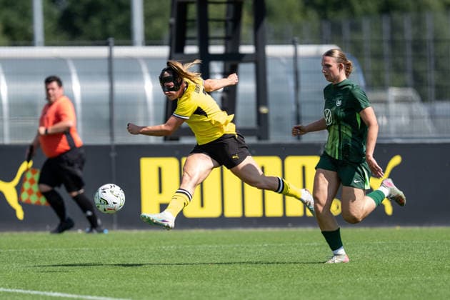 02.08.2026, GER Deutschland, Fussball, Saison 2026 2027, Testspiel zwischen Borussia Dortmund Frauen vs VfL Wolfburg II Ramona Maier (Borussia Dortmund Frauen, 7) Torschuss Dortmund BVB-Trainingsgelände Hohenbuschei Nordrhein Westfalen Deutschland *** August 2, 2026, GER Germany, Soccer, 2026–2027 Season, Friendly Match between Borussia Dortmund Women and VfL Wolfsburg II; Ramona Maier, Borussia Dortmund Women; 7 shots on goal; Dortmund BVB Training Facility, Hohenbuschei, North Rhine-Westphalia, Germany Copyright: xnordphotoxGmbHx xSchulzex