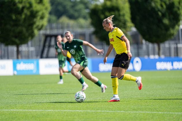 02.08.2026, GER Deutschland, Fussball, Saison 2026 2027, Testspiel zwischen Borussia Dortmund Frauen vs VfL Wolfburg II Alexandra Popp (Borussia Dortmund Frauen, 11) Einzelaktion; Ganzkörper Ganzkoerper ; Ball am Fuss; Dortmund BVB-Trainingsgelände Hohenbuschei Nordrhein Westfalen Deutschland *** August 2, 2026, GER Germany, Soccer, 2026–2027 season, Friendly match between Borussia Dortmund Women and VfL Wolfsburg II; Alexandra Popp, Borussia Dortmund Women, 11 individual moves, full body, ball at her feet, Dortmund BVB training facility, Hohenbuschei, North Rhine-Westphalia, Germany Copyright: xnordphotoxGmbHx xSchulzex