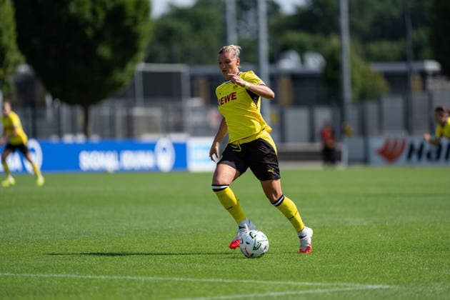 02.08.2026, GER Deutschland, Fussball, Saison 2026 2027, Testspiel zwischen Borussia Dortmund Frauen vs VfL Wolfburg II Alexandra Popp (Borussia Dortmund Frauen, 11) Einzelaktion; Ganzkörper Ganzkoerper ; Ball am Fuss; Dortmund BVB-Trainingsgelände Hohenbuschei Nordrhein Westfalen Deutschland *** August 2, 2026, GER Germany, Soccer, 2026–2027 season, Friendly match between Borussia Dortmund Women and VfL Wolfsburg II; Alexandra Popp, Borussia Dortmund Women, 11 individual moves, full body, ball at her feet, Dortmund BVB training facility, Hohenbuschei, North Rhine-Westphalia, Germany Copyright: xnordphotoxGmbHx xSchulzex