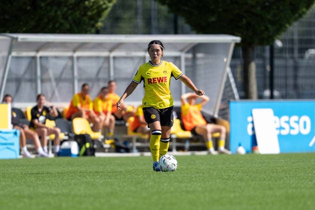 02.08.2026, GER Deutschland, Fussball, Saison 2026 2027, Testspiel zwischen Borussia Dortmund Frauen vs VfL Wolfburg II Sara Ito (Borussia Dortmund Frauen, 14) Einzelaktion; Ganzkörper Ganzkoerper ; Ball am Fuss; Dortmund BVB-Trainingsgelände Hohenbuschei Nordrhein Westfalen Deutschland *** August 2, 2026, GER Germany, Soccer, 2026–2027 season, Friendly match between Borussia Dortmund Women and VfL Wolfsburg II; Sara Ito, Borussia Dortmund Women, 14 individual plays, full-body, ball at her feet, Dortmund BVB training facility, Hohenbuschei, North Rhine-Westphalia, Germany Copyright: xnordphotoxGmbHx xSchulzex