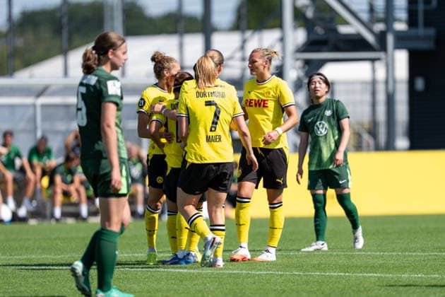 02.08.2026, GER Deutschland, Fussball, Saison 2026 2027, Testspiel zwischen Borussia Dortmund Frauen vs VfL Wolfburg II Torjubel Jubel ueber das Tor zum 3:0 durch Sara Ito (Borussia Dortmund Frauen, 14) Ramona Maier (Borussia Dortmund Frauen, 7) Alexandra Popp (Borussia Dortmund Frauen, 11) Dortmund BVB-Trainingsgelände Hohenbuschei Nordrhein Westfalen Deutschland *** August 2, 2026, GER Germany, Soccer, 2026–2027 Season, Friendly match between Borussia Dortmund Women and VfL Wolfsburg II; goal celebration—cheers for the 3–0 goal scored by Sara Ito (Borussia Dortmund Women), No. 14 Ramona Maier (Borussia Dortmund Women), No. 7 Alexandra Popp (Borussia Dortmund Women), No. 11; Borussia Dortmund (BVB) training facility in Hohenbuschei, North Rhine-Westphalia, Germany Copyright: xnordphotoxGmbHx xSchulzex