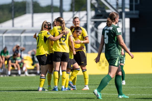 02.08.2026, GER Deutschland, Fussball, Saison 2026 2027, Testspiel zwischen Borussia Dortmund Frauen vs VfL Wolfburg II Torjubel Jubel ueber das Tor zum 3:0 durch Sara Ito (Borussia Dortmund Frauen, 14) Ramona Maier (Borussia Dortmund Frauen, 7) Alexandra Popp (Borussia Dortmund Frauen, 11) Annika Enderle (Borussia Dortmund Frauen, 19) Dortmund BVB-Trainingsgelände Hohenbuschei Nordrhein Westfalen Deutschland *** August 2, 2026, GER Germany, Soccer, 2026–2027 Season, Friendly match between Borussia Dortmund Women and VfL Wolfsburg II; goal celebration—cheers for the 3–0 goal scored by Sara Ito (Borussia Dortmund Women), 14 Ramona Maier (Borussia Dortmund Women), 7 Alexandra Popp (Borussia Dortmund Women), 11 Annika Enderle (Borussia Dortmund Women), 19 Dortmund BVB Training Facility, Hohenbuschei, North Rhine-Westphalia, Germany Copyright: xnordphotoxGmbHx xSchulzex