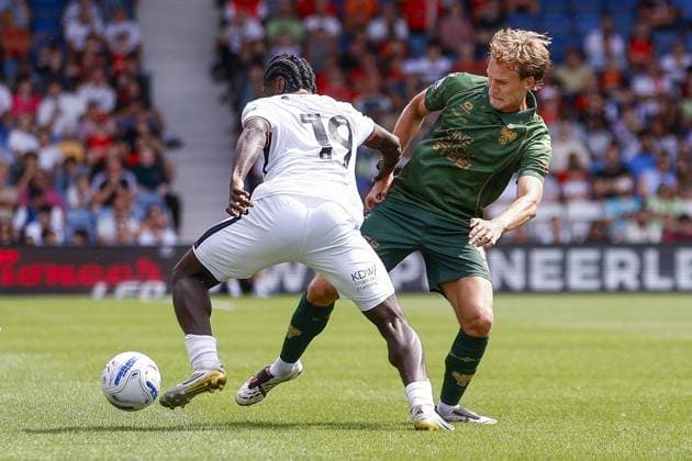 LUTON , 02-08-2026 , Kenilworth Road , season 2026 2027 , Dutch Pre-season football . friendly match between Luton Town and Go Ahead Eagles, final result 0-1, Luton FC player Gideon Kodva GA Eagles player Melle Meulensteen Luton Town - Go Ahead Eagles (friendly)  x205405999x Copyright: