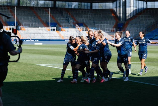 02.08.26, Women, Football, 2.Bundesliga, Season 2026 2027, VFL Bochum 1848 - Hertha BSC, Matchday 1 Anna-Luisa Figueira Marques (21), VfL Bochum goal celebration for the 3:0 with the team BOCHUM Vonovia Ruhrstadion NRW Deutschland