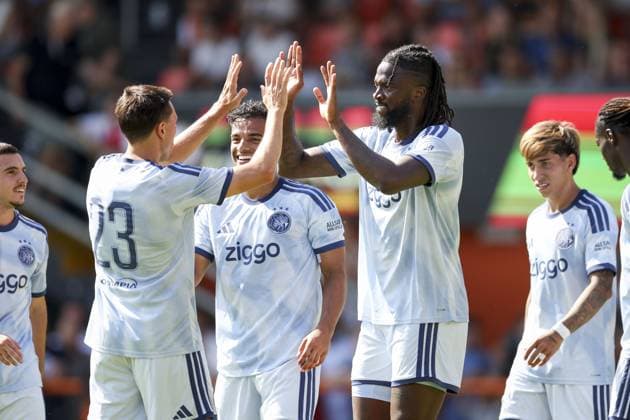 VOLENDAM - Tolu Arokadare (m) of Ajax during the friendly match between FC Volendam and AFC Ajax at the Kras Stadium on August 2, 2026 in Volendam, the Netherlands. SONNY LENSEN ANP Friendly 2026 27 xVIxANPxSportx xxANPxIVx 564755874 originalFilename: 564755874.jpg