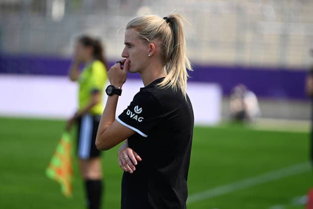 Trainerin Eintracht Frankfurt II Kim Fellhauer 2. Bundesliga Frauen SGS Essen Eintracht Frankfurt II 02.08.2026 Trainerin Eintracht Frankfurt II Kim Fellhauer, 2. Bundesliga der Frauen, 01. Spieltag, SGS Essen gegen Eintracht Frankfurt II am 02. August 2026 im Stadion an der Hafenstraße, Essen. Endstand 3:1, vor 1.021 Zuschauern *** Eintracht Frankfurt II Coach Kim Fellhauer, Women s 2. Bundesliga, SGS Essen vs. Eintracht Frankfurt II, August 2, 2026. Eintracht Frankfurt II Coach Kim Fellhauer, Women s 2. Bundesliga, Matchday 1, SGS Essen vs. Eintracht Frankfurt II on August 2, 2026, at the Stadion an der Hafenstraße in Essen; final score 3–1, in front of 1,021 spectators