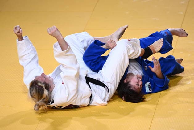 COM26 JUDO, Emma Reid of England (L) celebrates defeating Maria Swan of Australia during the Women s Judo -78kg Gold Medal match during the Glasgow 2026 Commonwealth Games at SEC Centre Hall 4 in Glasgow, Scotland, Sunday, August 02 , 2026. ( NO ARCHIVING, EDITORIAL USE ONLY Glasgow Scotland United Kingdom  Copyright: xJOELxCARRETTx 20260803125151765621