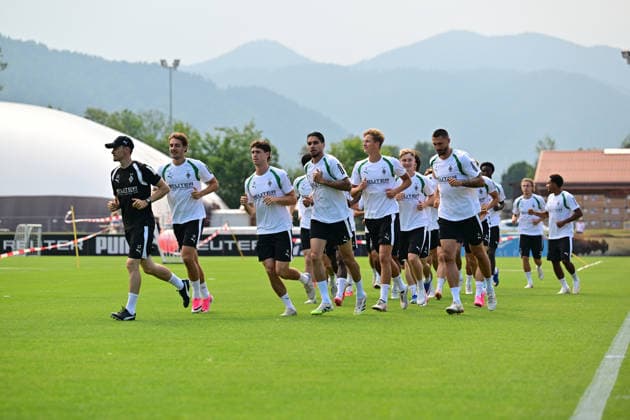 02.08.2026; Rottach-Egern; Fussball, Herren, Saison 2026 2027, Trainingslager Borussia Moenchengladbach Lockerer Aufgalopp zu Trainingsbeginn DFL regulations prohibit any use of photographs as image sequences and or quasi-video. Stadion Am Birkenmoos Bayern Deutschland *** August 2, 2026 Rottach Egern Soccer, Men s, 2026–2027 Season, Borussia Mönchengladbach Training Camp A relaxed start to training DFL regulations prohibit any use of photographs as image sequences and or quasi-video Am Birkenmoos Stadium, Bavaria, Germany