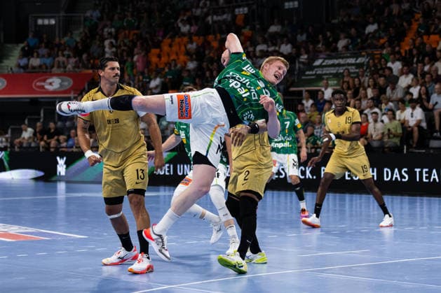 Ymir GISLASON (FRISCH AUF! Goeppingen, 33) erzielt ein Tor, Aktion, Torwurf GER, FRISCH AUF! Goeppingen vs. Sporting Lissabon, Handball, Testspiel Vorbereitung, Spielzeit 2026 2027, 02.08.2026, GER, FRISCH AUF! Goeppingen vs. Sporting Lissabon, Handball, Testspiel Vorbereitung, Spielzeit 2026 2027, 02.08.2026, Neu-Ulm *** Ymir GISLASON, FRISCH AUF Goeppingen, 33, scores a goal, play, shot on goal, GER, FRISCH AUF Goeppingen vs. Sporting Lisbon, handball, preseason friendly, 2026–2027 season, August 2, 2026, GER, FRISCH AUF Goeppingen vs. Sporting Lisbon, handball, preseason friendly, 2026–2027 season, August 2, 2026, Neu Ulm Copyright: xEibnerxPressefoto OliverxSchmidtx EP_OST