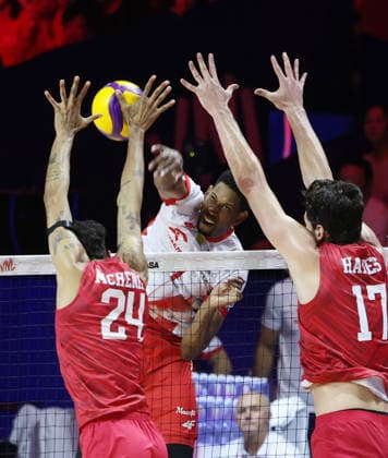 (260802) -- NINGBO, Aug. 2, 2026 -- Wilfredo Leon Venero (C) of Poland spikes the ball during the final match between Poland and the United States at the 2026 Volleyball Nations League (VNL) Men s Final Round in Ningbo, east China s Zhejiang Province, Aug. 2, 2026. (Photo by Xinhua) (SP)CHINA-NINGBO-VOLLEYBALL-VOLLEYBALL NATIONS LEAGUE-FINAL (CN) SuoxXianglu 