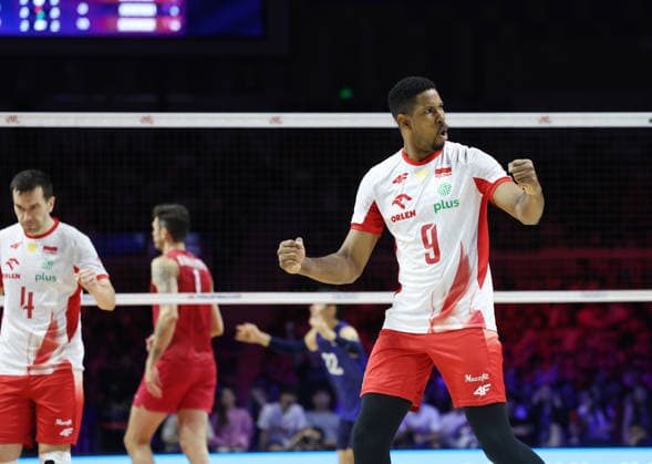 (260802) -- NINGBO, Aug. 2, 2026 -- Wilfredo Leon Venero (R) of Poland celebrates scoring during the final match between Poland and the United States at the 2026 Volleyball Nations League (VNL) Men s Final Round in Ningbo, east China s Zhejiang Province, Aug. 2, 2026. (Photo by Xinhua) (SP)CHINA-NINGBO-VOLLEYBALL-VOLLEYBALL NATIONS LEAGUE-FINAL (CN) SuoxXianglu 