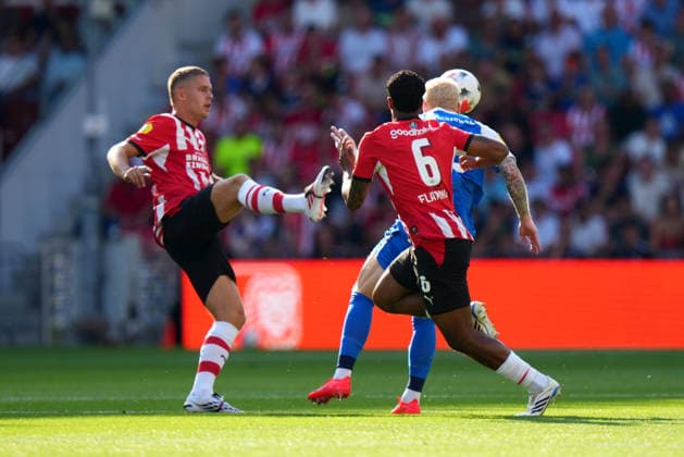 Johan Cruijff Schaal XXX: PSV Eindhoven - AZ Alkmaar Eindhoven - Joey Veerman of PSV Eindhoven, Mexx Meerdink of AZ Alkmaar during the final of the Johan Cruijff Schaal XXX. The official start of the 2026 2027 season. The match is set between PSV Eindhoven and AZ Alkmaar at Philips Stadion on 2 August 2026 in Eindhoven, The Netherlands. (Hero Images Nick Koole) Copyright: xNickxKoolex