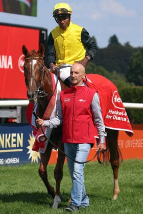 02.08.2026, Duesseldorf, Nordrhein-Westfalen, GER - Soreanga mit Eduardo Pedroza nach dem Sieg im Henkel 168. Preis der Diana. Galopprennbahn Duesseldorf-Grafenberg. (Pferd, Jockey, Soreanga, Pedroza, Sieg) 260802S789DUESSELDORF.JPG *** August 2, 2026, Düsseldorf, North Rhine-Westphalia, GER Soreanga with Eduardo Pedroza after winning the Henkel 168 Preis der Diana at the Düsseldorf-Grafenberg Racetrack Horse, jockey, Soreanga, Pedroza, victory 260802S789DUESSELDORF JPG