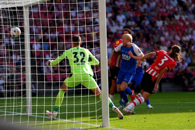 Johan Cruijff Schaal XXX: PSV Eindhoven - AZ Alkmaar Eindhoven - Mexx Meerdink of AZ Alkmaar scores the 0-1 during the final of the Johan Cruijff Schaal XXX. The official start of the 2026 2027 season. The match is set between PSV Eindhoven and AZ Alkmaar at Philips Stadion on 2 August 2026 in Eindhoven, The Netherlands. (Hero Images Nick Koole) Copyright: xNickxKoolex