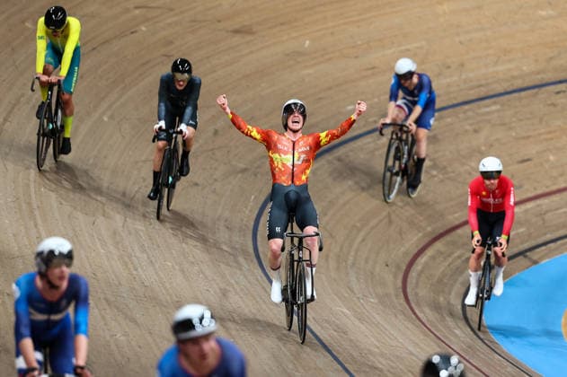 Glasgow 2026 Commonwealth Games Picture by Alex Whitehead SWpix.com - 02 08 2026 - Glasgow 2026 Commonwealth Games - Track cycling, Rad, Radsport, Bahnrad, Bahn and Para Track Cycling - Sir Chris Hoy Velodrome, Glasgow, Scotland - Men s 40km Points Race Final - Matthew Bostock of Isle of Man celebrates winning the Commonwealth Gold Medal Glasgow Sir Chris Hoy Velodrome Scotland Copyright: x xSWpix.comx(t axPhotographyxHubxLtd)xAlexxWhitehead SWpix.comx SWP-3030-17828
