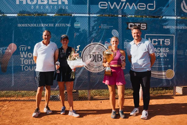 links die zweitplatzierte Fiona Ferro, rechts die Siegerung der 27. Ladies Open Hechingen 2026 Barbora Palicova, Tennis, 27. CTS Ladies Open Hechingen, 02.08.2026, Tennis, 27. CTS Ladies Open Hechingen, 02.08.2026, Hechingen *** On the left, runner-up Fiona Ferro; on the right, Barbora Palicova, winner of the 27th CTS Ladies Open Hechingen 2026; Tennis, 27th CTS Ladies Open Hechingen, August 2, 2026, Tennis, 27th CTS Ladies Open Hechingen, August 2, 2026, Hechingen Copyright: xEibner-Pressefoto MaxxVogelx EP_MVL