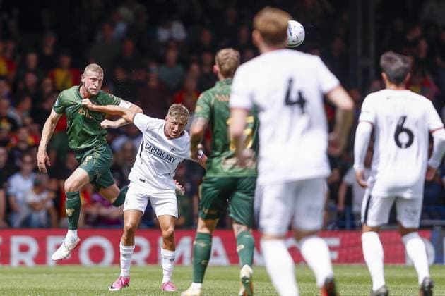 LUTON , 02-08-2026 , Kenilworth Road , season 2026 2027 , Dutch Pre-season football . friendly match between Luton Town and Go Ahead Eagles, final result 0-1, GA Eagles player Joris Kramer Luton FC player Callum Marshall Luton Town - Go Ahead Eagles (friendly)  x205411057x Copyright: