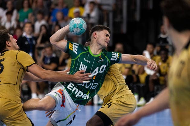 Elias NEWEL (FRISCH AUF! Goeppingen, 40) erzielt ein Tor, Aktion, Torwurf GER, FRISCH AUF! Goeppingen vs. Sporting Lissabon, Handball, Testspiel Vorbereitung, Spielzeit 2026 2027, 02.08.2026, GER, FRISCH AUF! Goeppingen vs. Sporting Lissabon, Handball, Testspiel Vorbereitung, Spielzeit 2026 2027, 02.08.2026, Neu-Ulm *** Elias NEWEL FRISCH AUF Goeppingen, 40, scores a goal, play, shot on goal GER, FRISCH AUF Goeppingen vs. Sporting Lisbon, handball, preseason friendly, 2026–2027 season, August 2, 2026, GER, FRISCH AUF Goeppingen vs. Sporting Lisbon, handball, preseason friendly, 2026–2027 season, August 2, 2026, Neu Ulm Copyright: xEibnerxPressefoto OliverxSchmidtx EP_OST