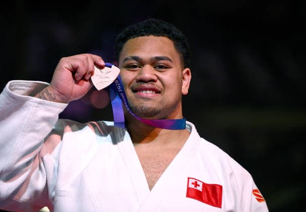 COM26 JUDO, Bronze medalist Paula Monta of Tonga poses during the medal ceremony for the Mens Judo +100 kg during the Glasgow 2026 Commonwealth Games at SEC Centre Hall 4 in Glasgow, Scotland, Sunday, August 02 , 2026. ( NO ARCHIVING, EDITORIAL USE ONLY Glasgow Scotland United Kingdom  Copyright: xJOELxCARRETTx 20260803137980245847