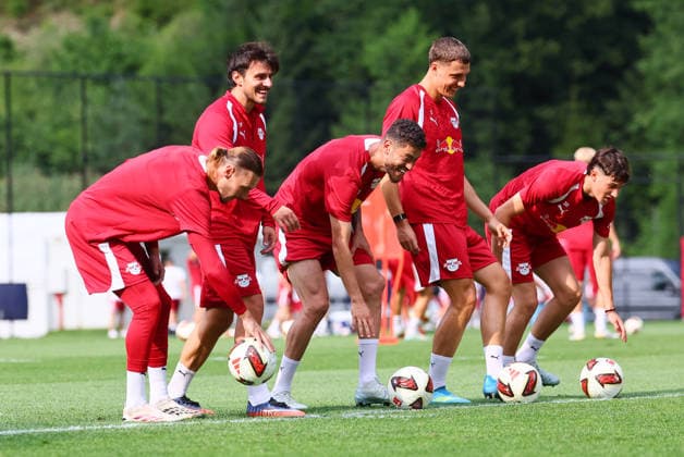 RB Leipzig - AUT Trainingslager Bundesliga Saalfelden, 02.08.2026, Gut Brandlhof, Fussball, Bundesliga, GER , RB Leipzig - Trainingslager in Saalfelden am Steinernen Meer AUT. , Im Bild v.l.: Torwart Maarten Vandevoordt, Eljif Elmas, Romulo, Maxime Esteve und Andrija Maksimovic (alle RB Leipzig) , *** RB Leipzig (AUT) Training Camp, Bundesliga, Saalfelden, August 2, 2026, Gut Brandlhof, Soccer, Bundesliga, GER, RB Leipzig training camp in Saalfelden am Steinernen Meer, AUT. Pictured from left: Goalie Maarten Vandevoordt, Eljif Elmas, Romulo, Maxime Esteve, and Andrija Maksimovic—all of RB Leipzig, Picture Point