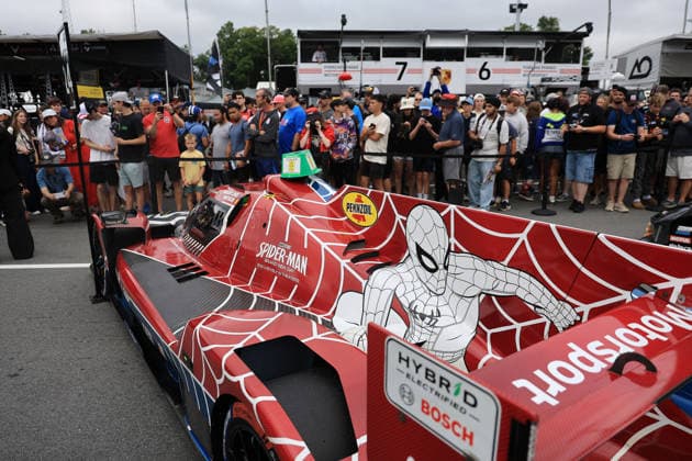 Sheldon van der Linde (RSA) und Dries Vanthoor (BEL) BMW M Hybrid V8 24 in Super-Man Brand New Day Livery in der Startaufstellung vor dem Rennen, BMW M Team WRT, 02.082026, Strecke Road America in Elkart Lake, Wisconsin, USA, Hypercar der IMSA Rennserie *** Sheldon van der Linde (RSA) and Dries Vanthoor (BEL) in the BMW M Hybrid V8 24 with the Super Man Brand New Day livery on the starting grid before the race, BMW M Team WRT, August 2, 2026, Road America circuit in Elkart Lake, Wisconsin, USA, IMSA Hypercar series