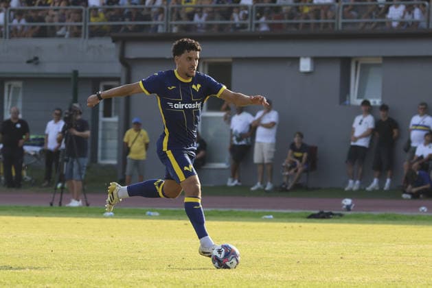 IPA87193940 - Abdou Harroui of Hellas Verona FC plays the ball during the Hellas Verona FC vs. Calcio Lecco 1912 match, the 4th preseason friendly, at the Campo Sportivo Comunale in Villafranca di Verona (VR), on August 2, 2026.  Copyright: xDavidexCasentini IPAxSportx xx 87193940