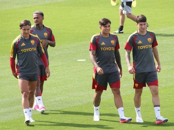 IPA87194936 - Cardiff, July 31, 2026. AS Roma training sessions at the 2026–2027 training camp. Pictured: Dybala, Castro, Soule& xD; (Photo by Gino Mancini)  Copyright: xGinoxMancini IPAxSportx xx 87194936