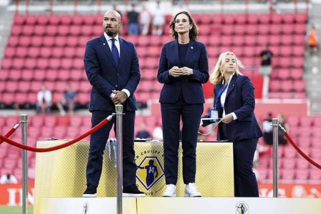 EINDHOVEN - Nigel de Jong, Marianne van Leeuwen (lr) during the 30th edition of the Johan Cruyff Shield between PSV Eindhoven and AZ Alkmaar at the Phillips Stadium on August 2, 2026 in Eindhoven, the Netherlands. TOBIAS KLEUVER ANP Johan Cruijff Shield 2026 27 xVIxANPxSportx xxANPxIVx 564768971 originalFilename: 564768971.jpg