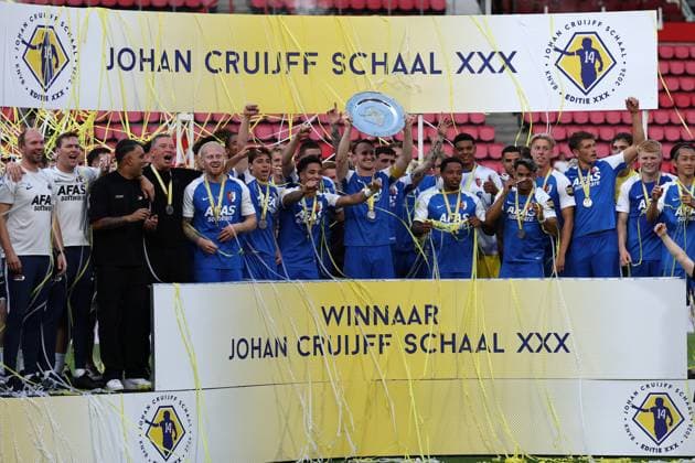 EINDHOVEN , 02-08-2026 , Philips Stadium , Dutch football Johan Cruijff Schaal season 2026 2027, Match between PSV - AZ , picture shows , AZ players celebrating the winning off the Johan Cruijf Schaal PSV - AZ (JC Cup)  x205413092x Copyright: