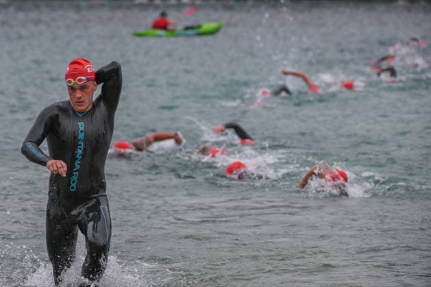 TRIATHLON: Stepniak And Bartlett Secure Elite Victories At IRONMAN 70.3 Krakow KRAKOW, POLAND - AUGUST 02: A triathlete wearing a Quintana Roo wetsuit and a red swim cap unzips his suit while running up the exit ramp during the swim-to-bike transition stage of the Enea IRONMAN 70.3 Krakow triathlon at the Zakrzowek Reservoir in Krakow, Lesser Poland Voivodeship, Poland, on August 02, 2026. Following the elite professional waves, over 2,100 registered competitors completed the 1.9-kilometer open-water swim phase inside the flooded limestone quarry before heading toward the Transition 1 (T1) zone. Krakow Poland  Copyright: xArturxWidakx originalFilename:widak-triathlo260802_npdO4.jpg