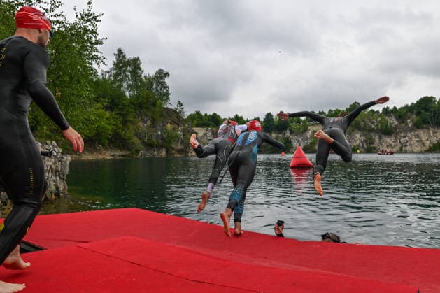 TRIATHLON: Stepniak And Bartlett Secure Elite Victories At IRONMAN 70.3 Krakow KRAKOW, POLAND - AUGUST 02: Triathletes from the first amateur starting wave plunge into the water from a floating pontoon ramp at the start of the Enea IRONMAN 70.3 Krakow triathlon at the Zakrzowek Reservoir in Krakow, Lesser Poland Voivodeship, Poland, on August 02, 2026. Nearly 3,800 athletes across all weekend events, including over 2,100 for the main 113-kilometer (70.3-mile) distance, registered for the competition, diving into the flooded limestone quarry for the 1.9-kilometer opening swim leg. Krakow Poland  Copyright: xArturxWidakx originalFilename:widak-triathlo260802_npaj4.jpg