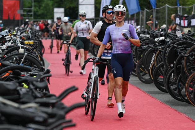 TRIATHLON: Stepniak And Bartlett Secure Elite Victories At IRONMAN 70.3 Krakow KRAKOW, POLAND - AUGUST 02: A female triathlete wearing a purple MAAP kit sprints down the red carpet while pushing her BMC road bike inside the bike rack area during the Transition 1 (T1) stage of the Enea IRONMAN 70.3 Krakow triathlon in Krakow, Lesser Poland Voivodeship, Poland, on August 02, 2026. Following the morning swim leg inside the Zakrzowek Reservoir, over 2,100 registered competitors entered the transition corral to retrieve their cycling gear and bicycles before embarking on the 90-kilometer bike course. Krakow Poland  Copyright: xArturxWidakx originalFilename:widak-triathlo260802_nps62.jpg