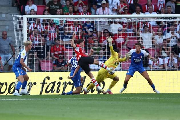 EINDHOVEN , 02-08-2026 , Philips Stadium , Dutch football Johan Cruijff Schaal season 2026 2027, Match between PSV - AZ , picture shows , AZ keeper Jari de Busser PSV - AZ (JC Cup)  x205414032x Copyright: