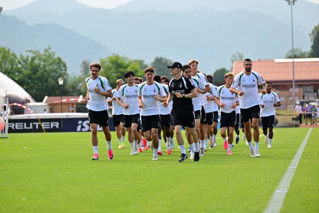 02.08.2026; Rottach-Egern; Fussball, Herren, Saison 2026 2027, Trainingslager Borussia Moenchengladbach Lockeres Einlaufen zu Trainingsbeginn DFL regulations prohibit any use of photographs as image sequences and or quasi-video. Stadion Am Birkenmoos Bayern Deutschland *** August 2, 2026 Rottach Egern Soccer, Men s, 2026–2027 Season, Borussia Mönchengladbach Training Camp Light warm-up at the start of practice DFL regulations prohibit any use of photographs as image sequences and or quasi-video Am Birkenmoos Stadium, Bavaria, Germany
