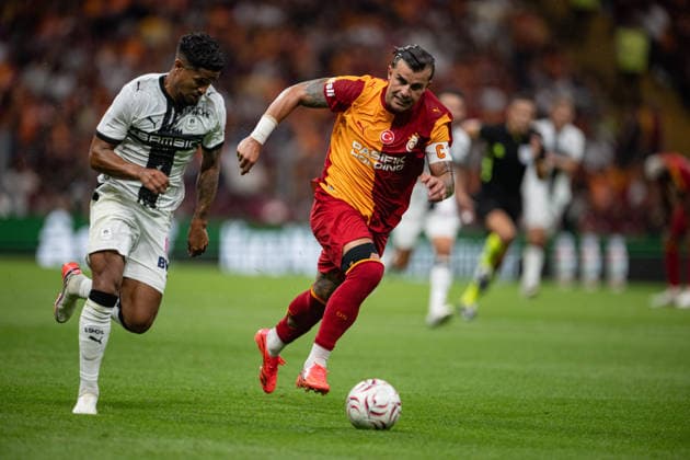 Galatasaray v Rennes - Friendlies ISTANBUL, TURKIYE - AUGUST 2: Abdulkerim Bardakci (R) of Galatasaray in action during friendlies between Galatasaray and Rennes at RAMS Park in Istanbul, Turkiye on August 2, 2026. Celal Gunes Anadolu Istanbul Turkey. Editorial use only. Please get in touch for any other usage.  Copyright: x2026xAnadoluxCelalxGunesx