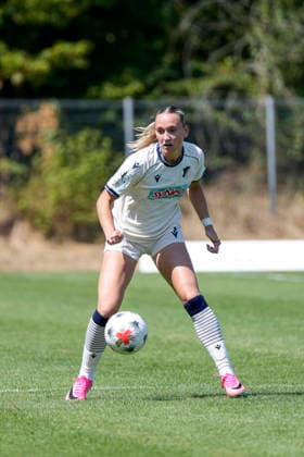 Rieke Jungebloed (TSG II, 4), am Ball, Freisteller, Ganzkörper, Einzelbild, Einzelfoto, Aktion, Action, 02.08.2026, St. Leon-Rot (Deutschland), Fussball, 2. Frauen-Bundesliga, TSG 1899 Hoffenheim U20 - FC Viktoria Berlin, DFB DFL REGULATIONS PROHIBIT ANY USE OF PHOTOGRAPHS AS IMAGE SEQUENCES AND OR QUASI-VIDEO. *** Rieke Jungebloed TSG II, 4, on the ball, isolated figure, full-body shot, single frame, single photo, action, 02 08 2026, St. Leon-Rot, Germany, soccer, Women’s Bundesliga 2, TSG 1899 Hoffenheim U20 vs. FC Viktoria Berlin, DFB and DFL regulations prohibit any use of photographs as image sequences and or quasi-video xozx