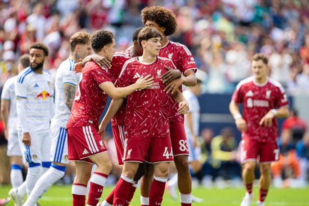 Football - Pre-Season - Liverpool FC v Leeds United FC CHICAGO, USA - Sunday, August 2, 2026: Liverpool s Luke Chambers celebrates with team-mates after scoring the first goalduring a pre-season friendly match between Liverpool FC and Leeds United at Soldier Field. (Photo by David Rawcliffe Propaganda) CHICAGO Endeavor Health Performance Cent ILLINOIS UNITED STATES OF AMERICA  Copyright: xDavidxRawcliffex P2026-08-02-Liverpool_Leeds-18