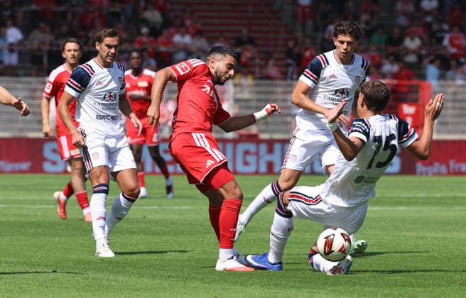 Livan Burcu am Ball, Juan Rodriguez Zweikampf Spielszene Aktion Fußball Fussball Bundesliga Herren DFL Testspiel Saison 2026 2027 02.08.2026 1.FC Union Berlin FCU vs. Cagliari Calcio DFL regulations prohibit any use of photographs as image sequences and or quasi-video. *** Livan Burcu with the ball, Juan Rodriguez, tackle, game scene, action, sports, soccer, Bundesliga, men s, DFL, friendly match, 2026–2027 season, February 8, 2026, 1. FC Union Berlin (FCU) vs. Cagliari Calcio. DFL regulations prohibit any use of photographs as image sequences and or quasi-video.