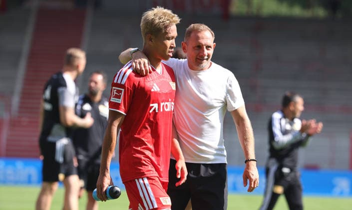 Trainer Mauro Lustrinelli umarmt Wooyeong Jeong nach Spielende Fußball Fussball Bundesliga Herren DFL Testspiel Saison 2026 2027 02.08.2026 1.FC Union Berlin FCU vs. Cagliari Calcio DFL regulations prohibit any use of photographs as image sequences and or quasi-video. *** Coach Mauro Lustrinelli hugs Wooyeong Jeong after the game ends Sports Soccer Bundesliga Men s DFL Friendly Match 2026–2027 Season February 8, 2026 1. FC Union Berlin (FCU) vs. Cagliari Calcio DFL regulations prohibit any use of photographs as image sequences and or quasi-video