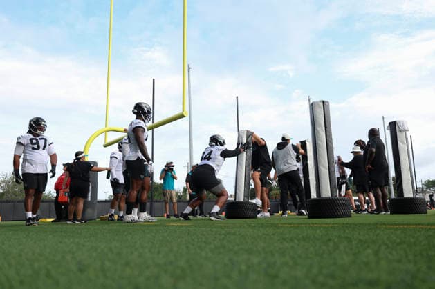 JACKSONVILLE, FL - AUGUST 02: Jacksonville Jaguars defensive lineman T.J. Bollers (94) works on a drill during training camp on August 2, 2026 at the Miller Electric Center in Jacksonville, Fl. (Photo by David Rosenblum Icon Sportswire) NFL, American Football Herren, USA AUG 02 Jaguars Training Camp EDITORIAL USE ONLY Icon260802228881