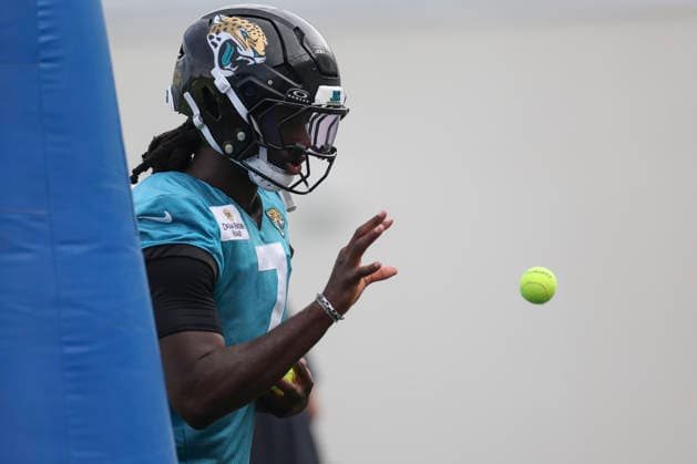 JACKSONVILLE, FL - AUGUST 02: Jacksonville Jaguars wide receiver Brian Thomas Jr. (7) works on a drill during training camp on August 2, 2026 at the Miller Electric Center in Jacksonville, Fl. (Photo by David Rosenblum Icon Sportswire) NFL, American Football Herren, USA AUG 02 Jaguars Training Camp EDITORIAL USE ONLY Icon260802228896