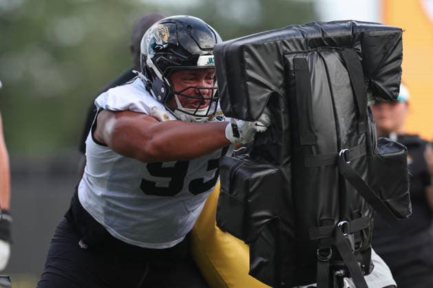 JACKSONVILLE, FL - AUGUST 02: Jacksonville Jaguars defensive end Matt Dickerson (93) works on a drill during training camp on August 2, 2026 at the Miller Electric Center in Jacksonville, Fl. (Photo by David Rosenblum Icon Sportswire) NFL, American Football Herren, USA AUG 02 Jaguars Training Camp EDITORIAL USE ONLY Icon260802228913