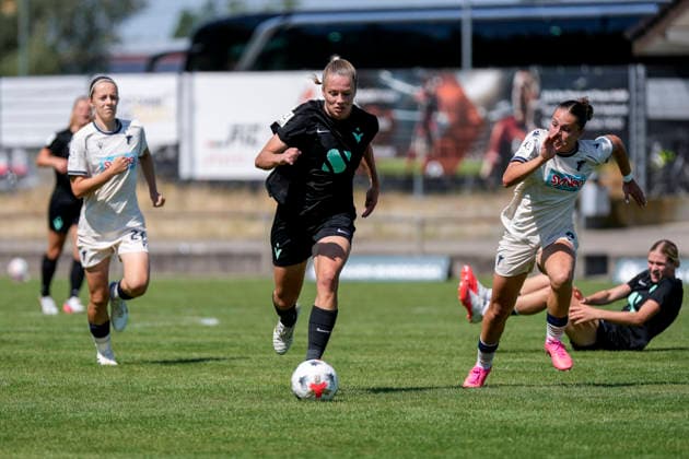 Christin Meyer (Viktoria, 9), am Ball, Freisteller, Ganzkörper, Einzelbild, Einzelfoto, Aktion, Action, 02.08.2026, St. Leon-Rot (Deutschland), Fussball, 2. Frauen-Bundesliga, TSG 1899 Hoffenheim U20 - FC Viktoria Berlin, DFB DFL REGULATIONS PROHIBIT ANY USE OF PHOTOGRAPHS AS IMAGE SEQUENCES AND OR QUASI-VIDEO. *** Christin Meyer Viktoria, 9, with the ball, cutout, full body, single frame, single photo, action, 02 08 2026, St. Leon-Rot, Germany, soccer, Women’s Bundesliga 2, TSG 1899 Hoffenheim U20 vs. FC Viktoria Berlin, DFB and DFL regulations prohibit any use of photographs as image sequences and or quasi-video xozx