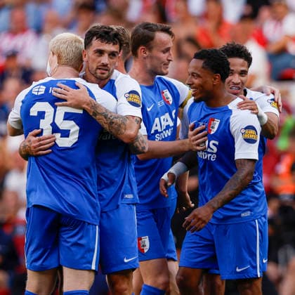 2026-08-02 PSV v AZ Alkmaar - Dutch Eredivisie Johan Cruijff Schaal EINDHOVEN, NETHERLANDS - AUGUST 2: Mexx Meerdink of AZ Alkmaar, Troy Parrott of AZ Alkmaar, Peer Koopmeiners of AZ Alkmaar, Elijah Dijkstra of AZ Alkmaar celebrates after scoring his teams third goal during the Dutch Eredivisie Johan Cruijff Schaal match between PSV and AZ Alkmaar at Philips Stadion on August 2, 2026 in Eindhoven, Netherlands. Eindhoven Philips Stadion Netherlands Content not available for redistribution in The Netherlands directly or indirectly through any third parties. Copyright: xBenxGalx