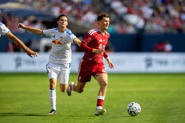 Football - Pre-Season - Liverpool FC v Leeds United FC CHICAGO, USA - Sunday, August 2, 2026: Liverpool s Calvin Ramsay during a pre-season friendly match between Liverpool FC and Leeds United at Soldier Field. (Photo by David Rawcliffe Propaganda) CHICAGO Endeavor Health Performance Cent ILLINOIS UNITED STATES OF AMERICA  Copyright: xDavidxRawcliffex P2026-08-02-Liverpool_Leeds-168