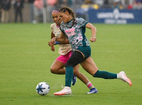 August 2, 2026: Washington Spirit Midfielder 2 Trinity Rodman works to get past San Diego Wave FC Midfielder 16 Mimi Van Zanten during a NWSL soccer match between the Washington Spirit and the San Diego Wave FC at Audi Field in Washington DC. CSM NWSL 2026 Washington Spirit Vs San Diego Wave FC AUG 02  - ZUMAc04_ 20260802_zma_c04_004 Copyright: xJustinxCooperx