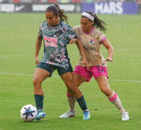 August 2, 2026: Washington Spirit Midfielder 10 Leicy Santos keeps the ball away from San Diego Wave FC Midfielder 22 Lia Godfrey during a NWSL soccer match between the Washington Spirit and the San Diego Wave FC at Audi Field in Washington DC. CSM Washington Dc United States of America - ZUMAc04_ 20260802_zma_c04_020 Copyright: xJustinxCooperx