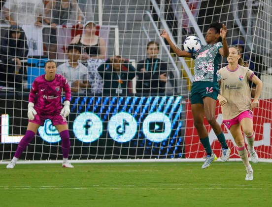 August 2, 2026: Washington Spirit Forward 16 Tamara Bolt brings the ball down with her chest in front of the goal during a NWSL soccer match between the Washington Spirit and the San Diego Wave FC at Audi Field in Washington DC. CSM NWSL 2026 Washington Spirit Vs San Diego Wave FC AUG 02  - ZUMAc04_ 20260802_zma_c04_022 Copyright: xJustinxCooperx