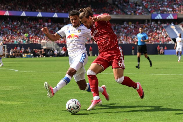CHICAGO, USA - August 2: Milos Kerkez (6 Liverpool FC) dribbles in the box during the club friendly game between Liverpool F.C. and Leeds Unites F.C. at Soldier Field on Sunday, August 2 in Chicago, USA  Copyright: xShainaxBenhiyoun SPPx Sportspressphoto_SPR199771